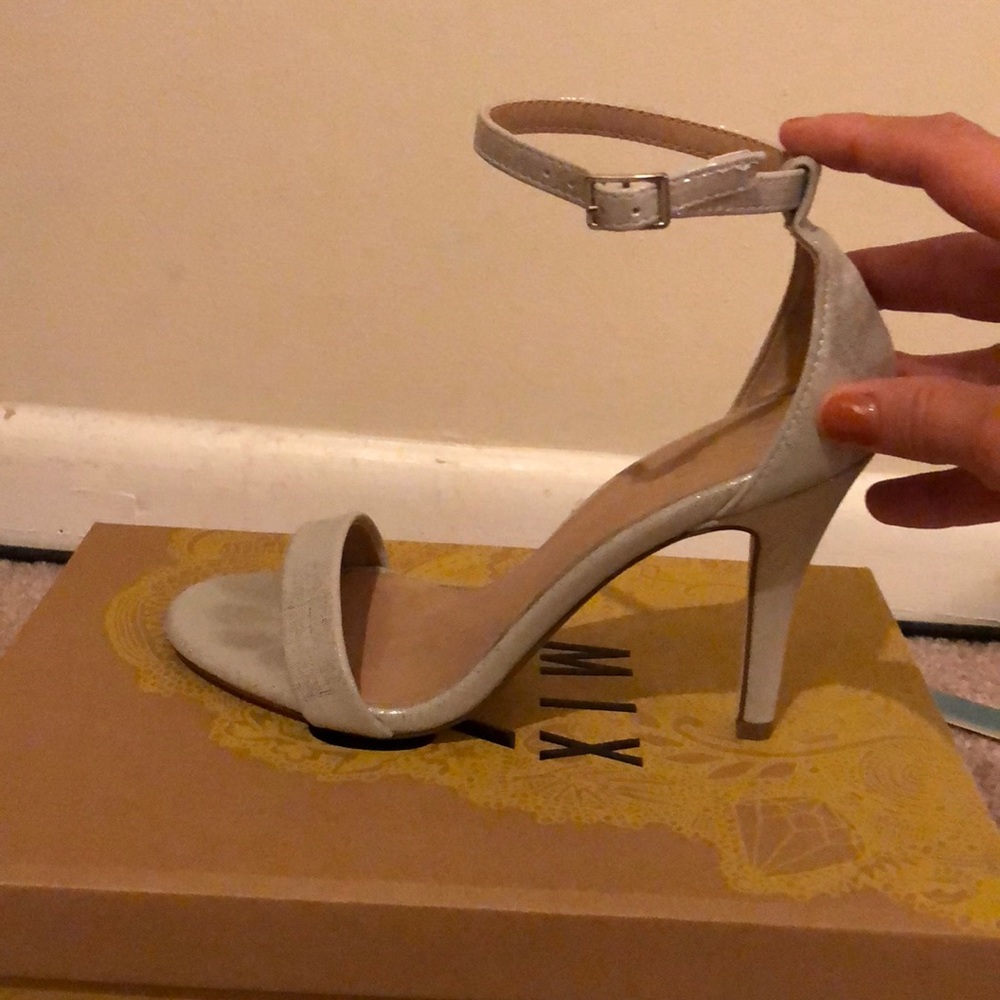 Silver pumps